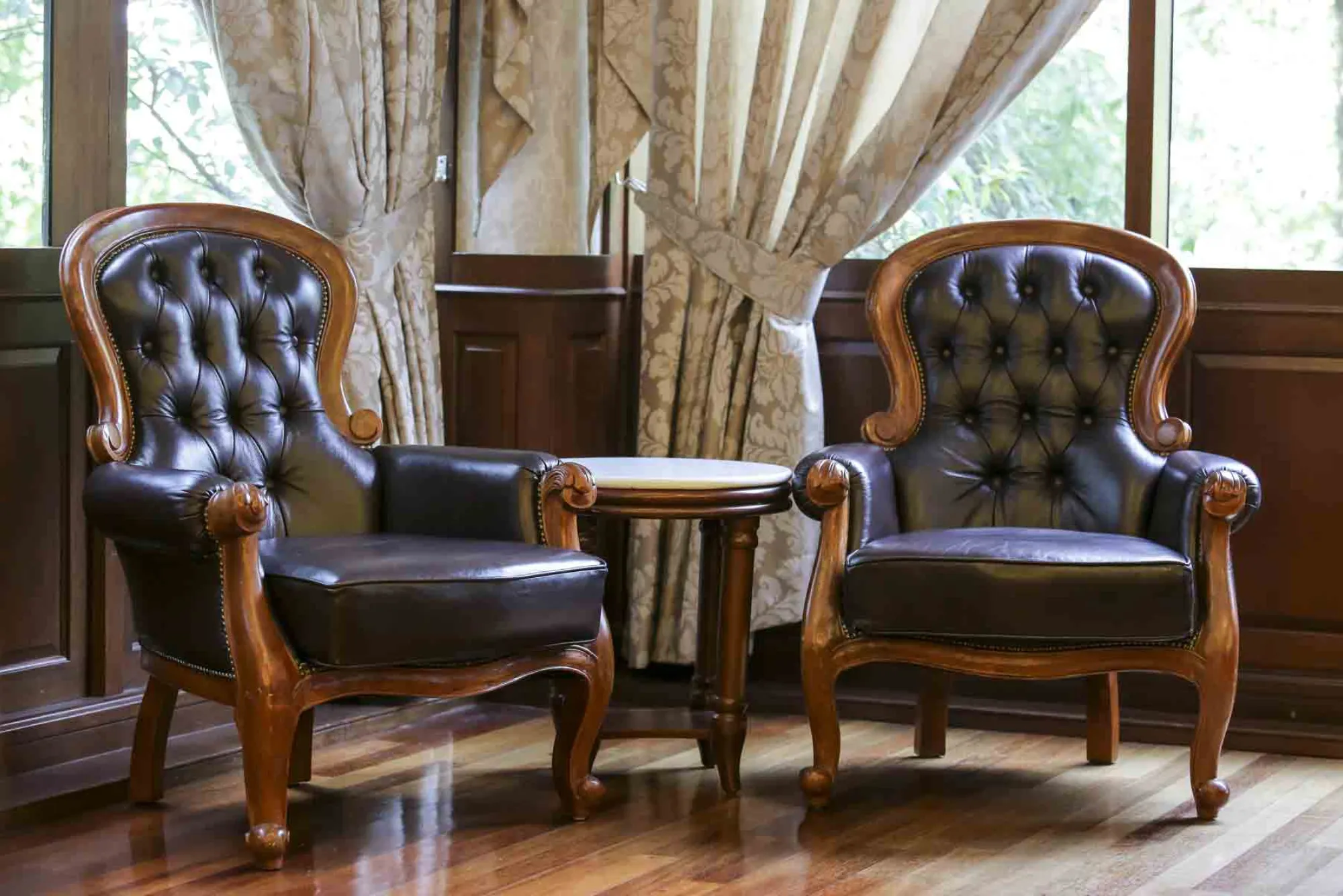 Can I buy luxury leather cafe chairs wholesale online?
